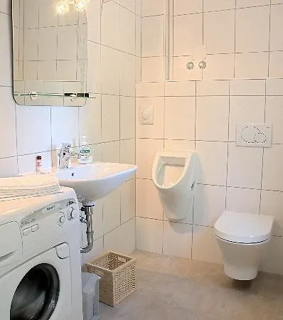Modernes-5-ferienhaus-im-maisonettenstil-in-damp Damp
